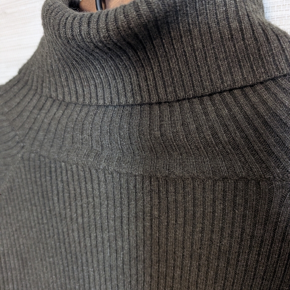 Lili Sidonio Cross Front Dark Green Turtleneck Sweater XS - Picture 10 of 10